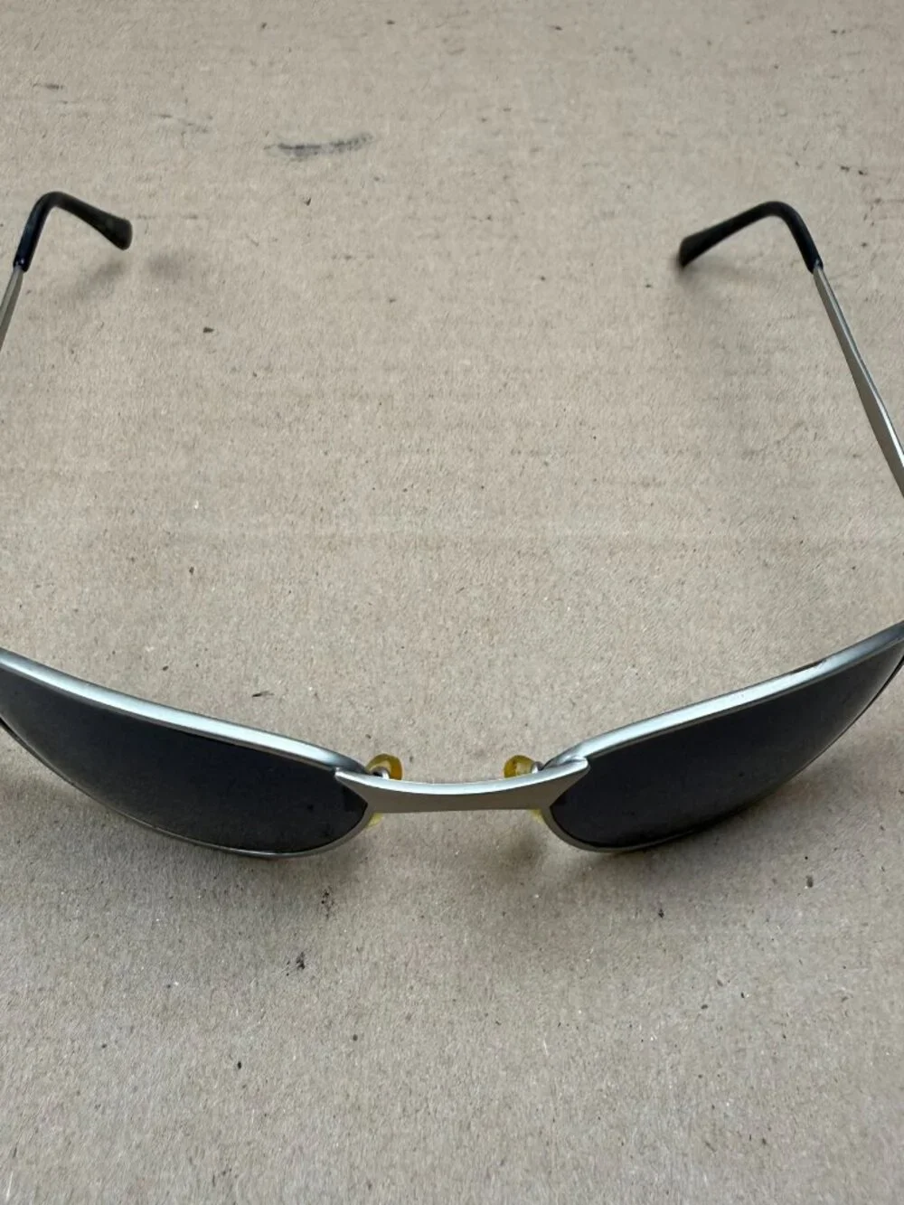 Men's Vintage Style Silver Frame Sunglasses - DAMAGE: Scratches on Lens